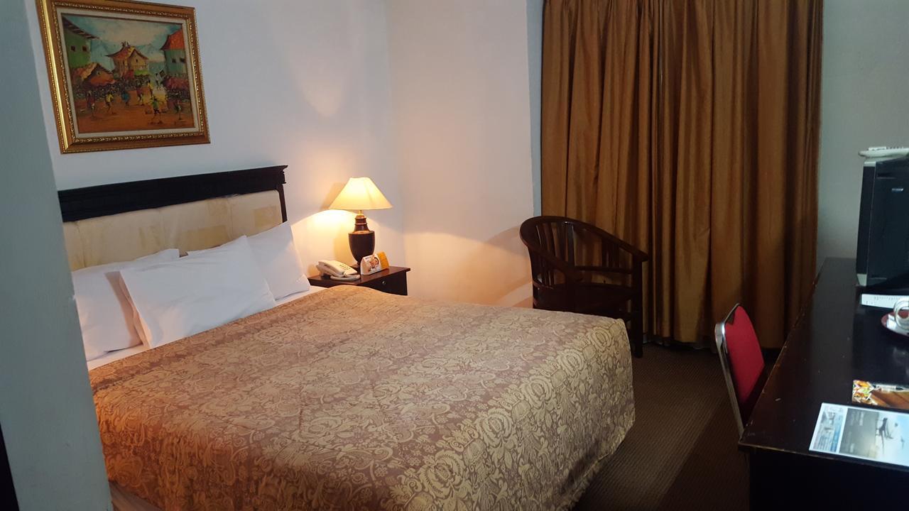 Grand Tembaga Hotel Timika Exterior foto